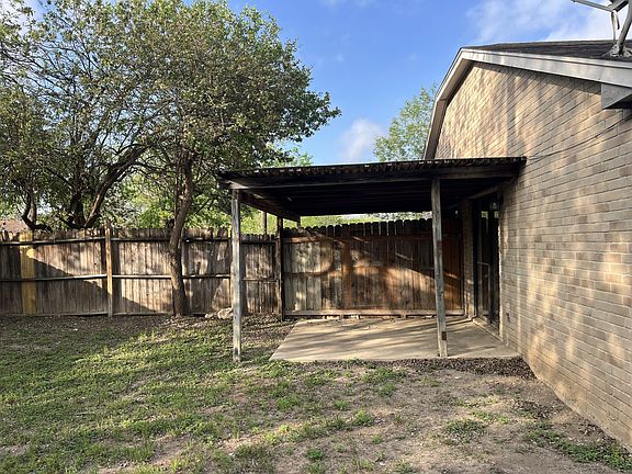 3rd image of 1552 Lahn Rd #1