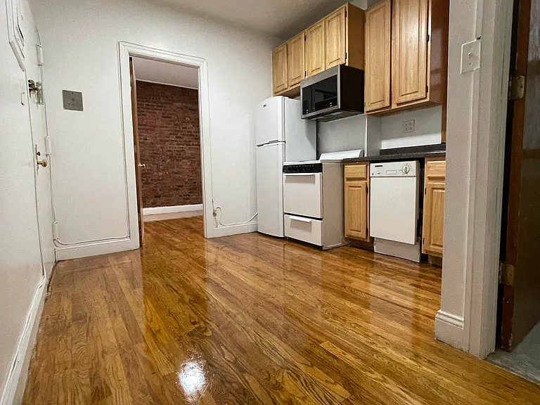 238 E 25th St #16 — Photo 5