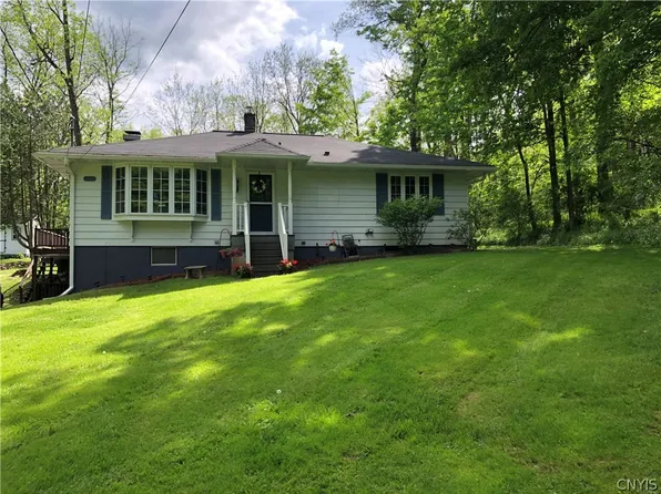 7531 Hilldale Dr, Clinton, NY 13323