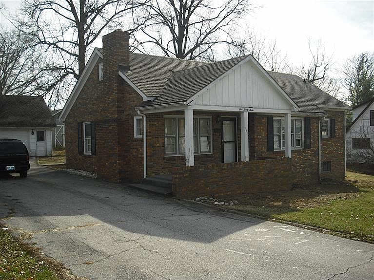 1st image of 123 Lyons Dr