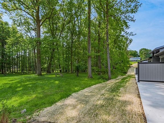 5th image of 3482 Jamestown Dr