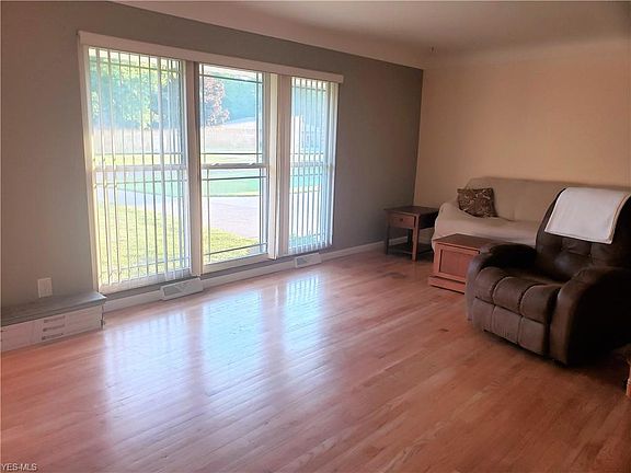 4th image of 10057 Lynn Dr