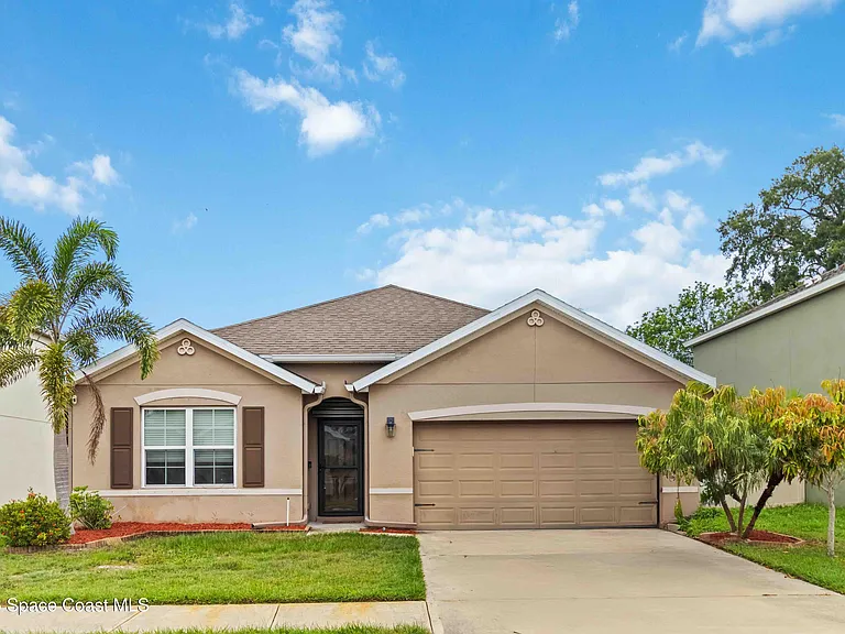 1070 Swiss Pointe Ln SW — Photo 1