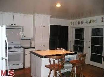2nd image of 3917 Tivoli Ave