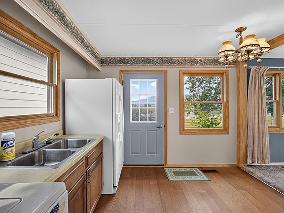 5th image of 16 Carter Ln