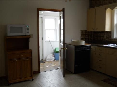5th image of 1503 N Taylor St