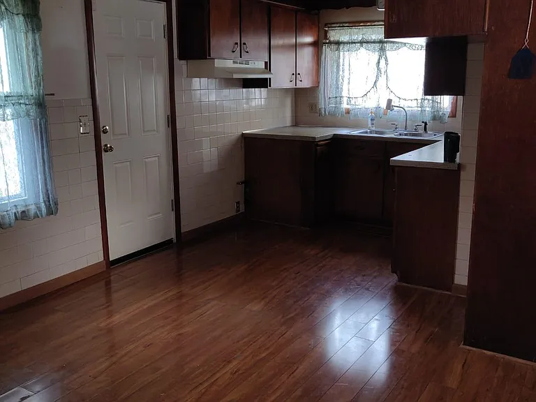 1344 Linwood Ave — Photo 13