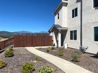 858 Congaree Ln, Redding, CA 96001