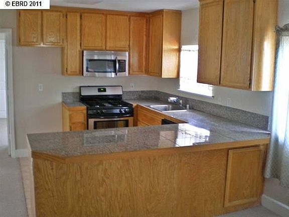 4th image of 3552 72nd Ave
