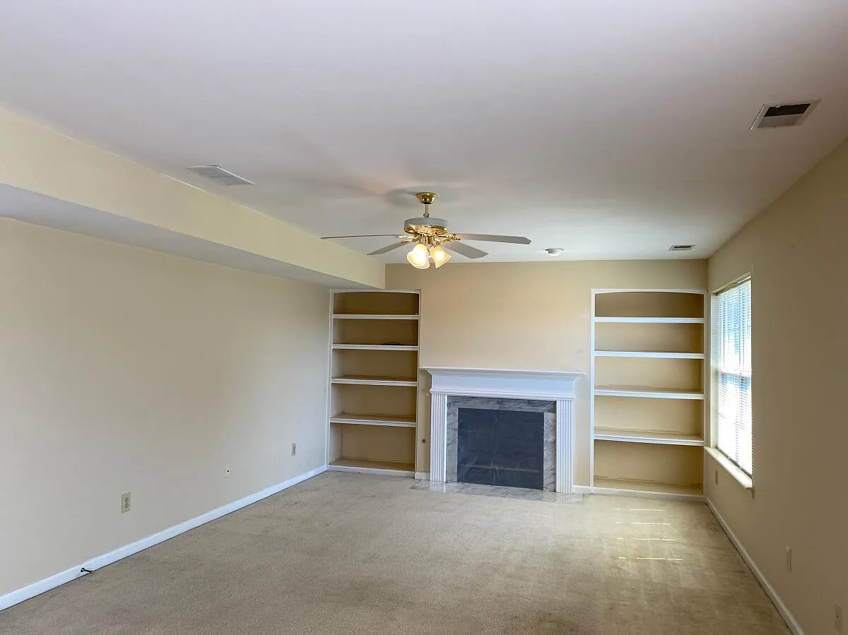 4 bed, 2.5 bath, 2128 sqft, $2,400 — Photo 3