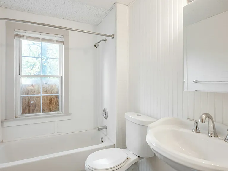 1554 Larchmont Rd #B — Photo 9