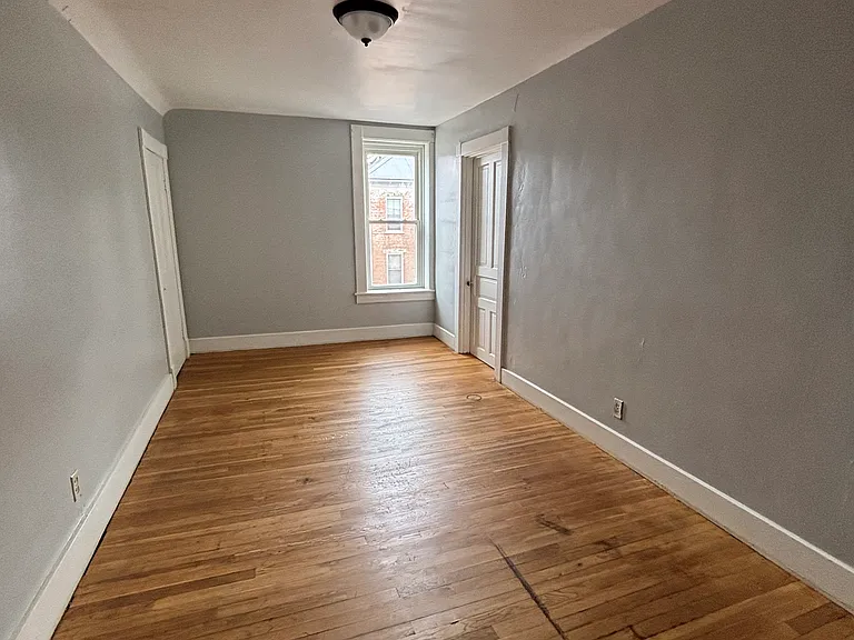 508 W High St — Photo 3