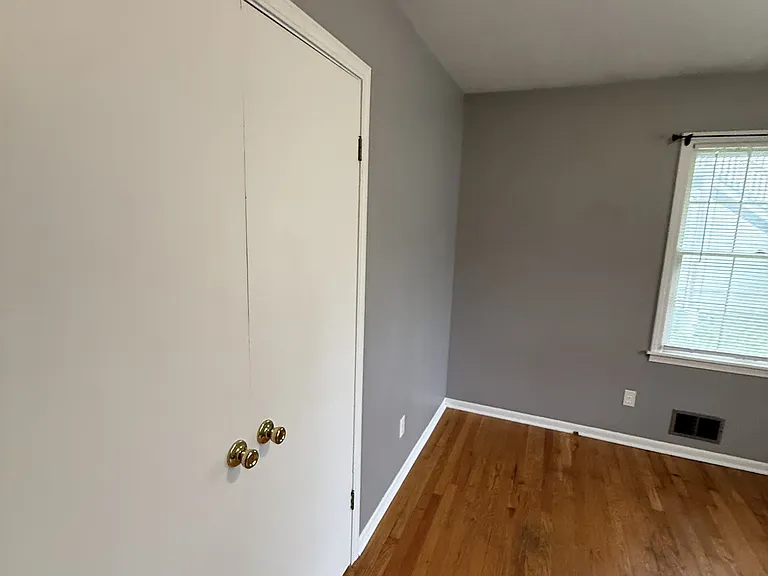1509-1511 W College Ter — Photo 6