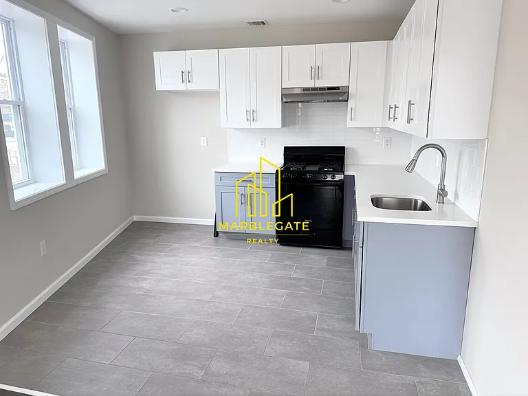 946 18th Ave #11 — Photo 1