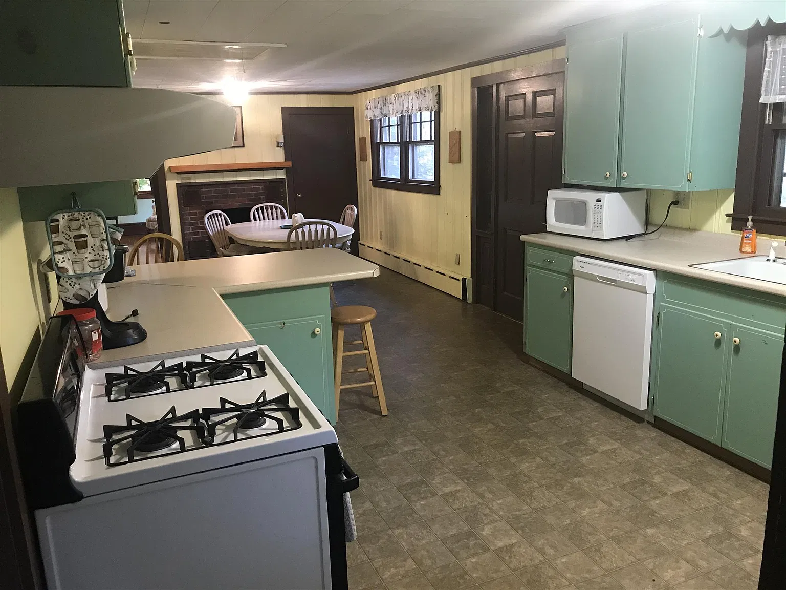 2 bed, 1.5 bath, 1200 sqft, $2,000 — Photo 4