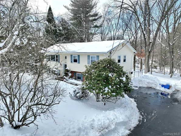 9 Mary Beth Drive, Airmont, NY 10901