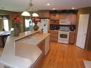 16647 Cordillera Dr, Peosta, IA 52068