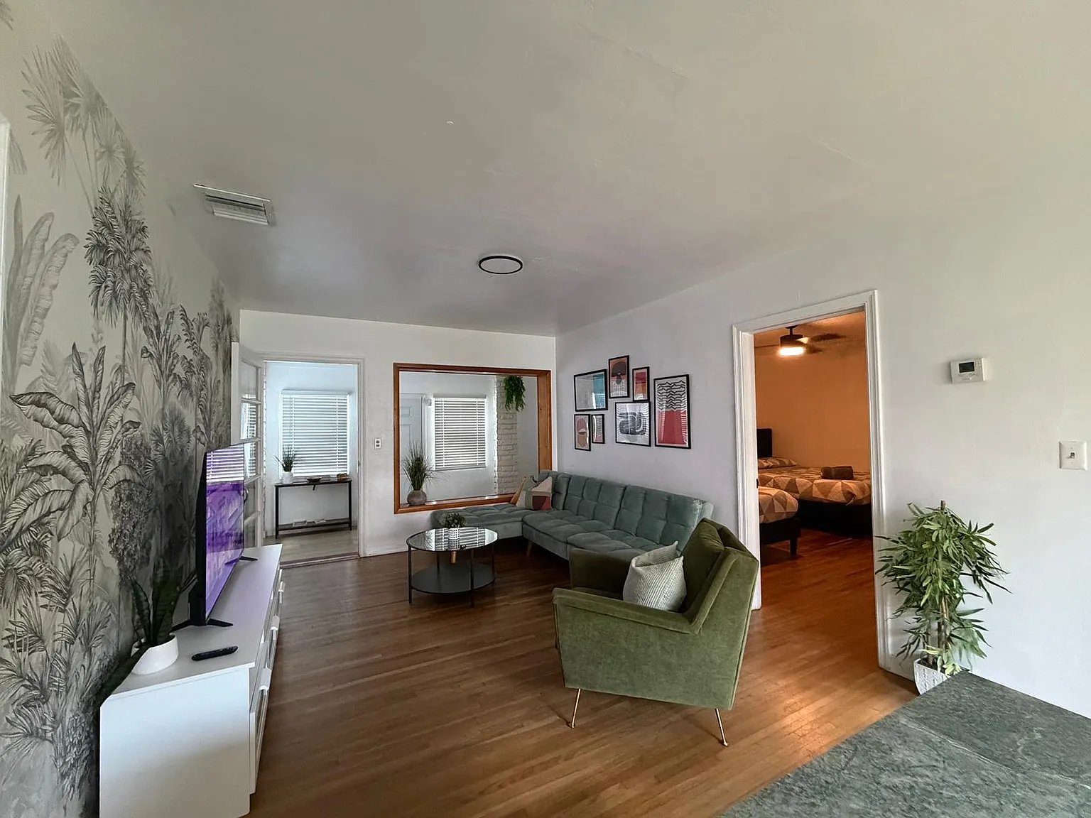 3 bed, 912 sqft, $3,200 — Photo 4