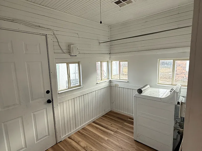 1521 N Park Ave — Photo 8