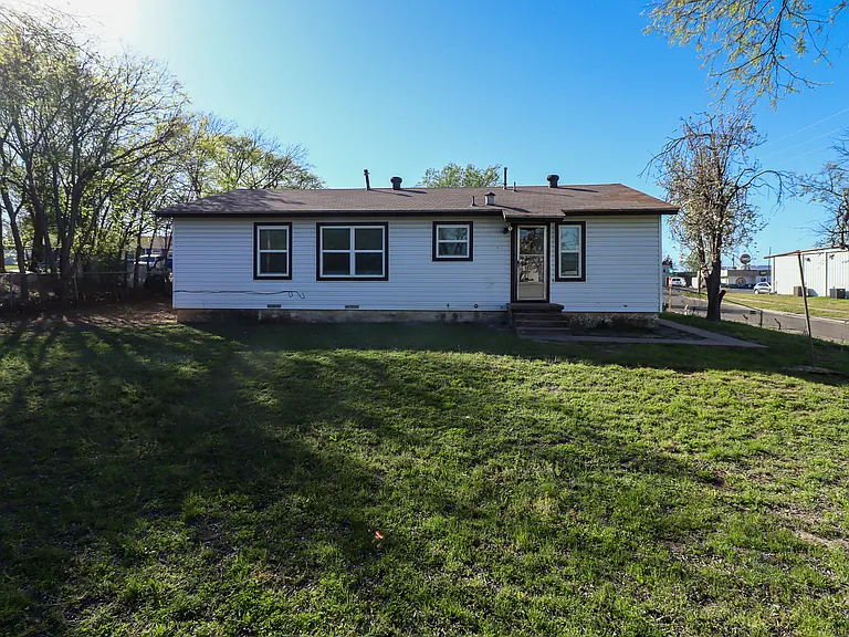 2701 Hillside Dr — Photo 22