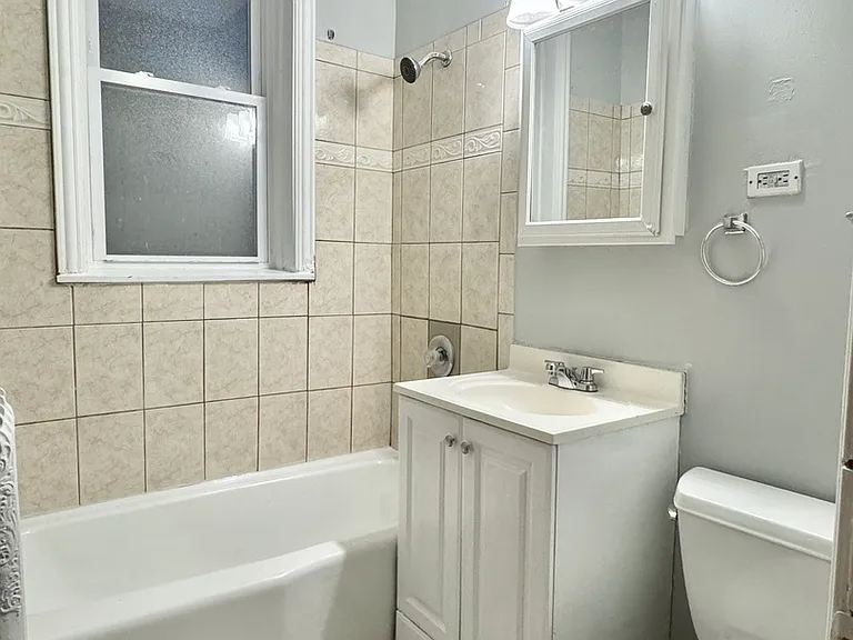4112 W Wellington Ave #1R — Photo 6