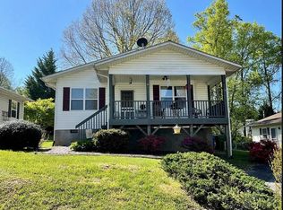 8 McTindal Cir, Asheville, NC 28803