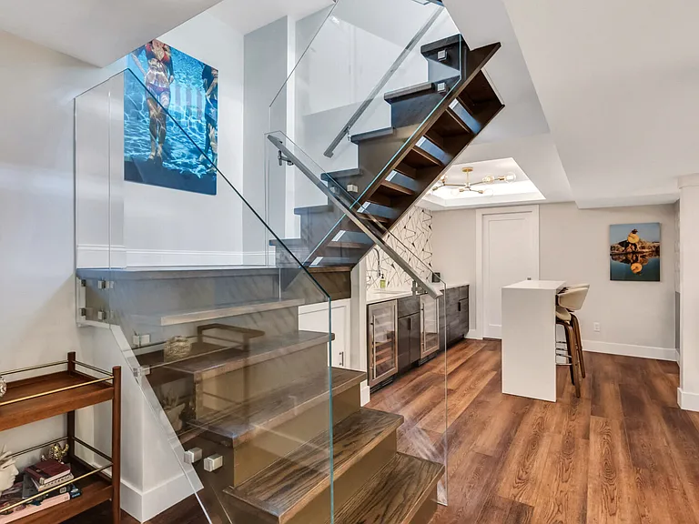 39 Montauk Ave — Photo 12