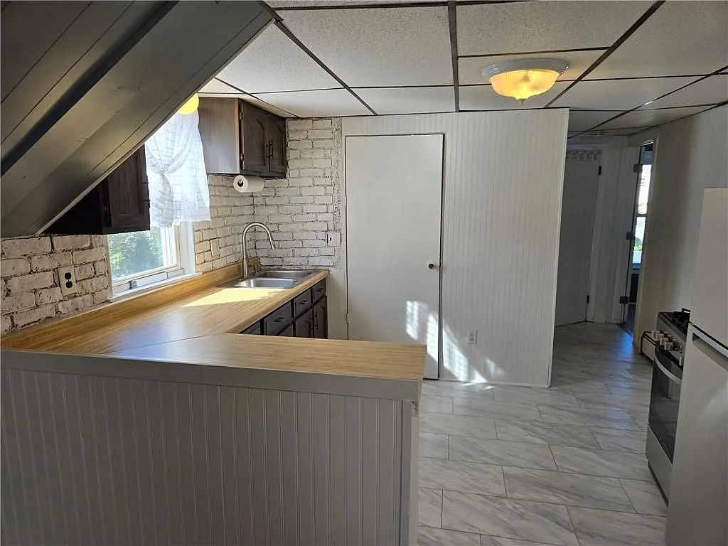 1 bed, 1.0 bath, 400 sqft, $1,300 — Photo 4