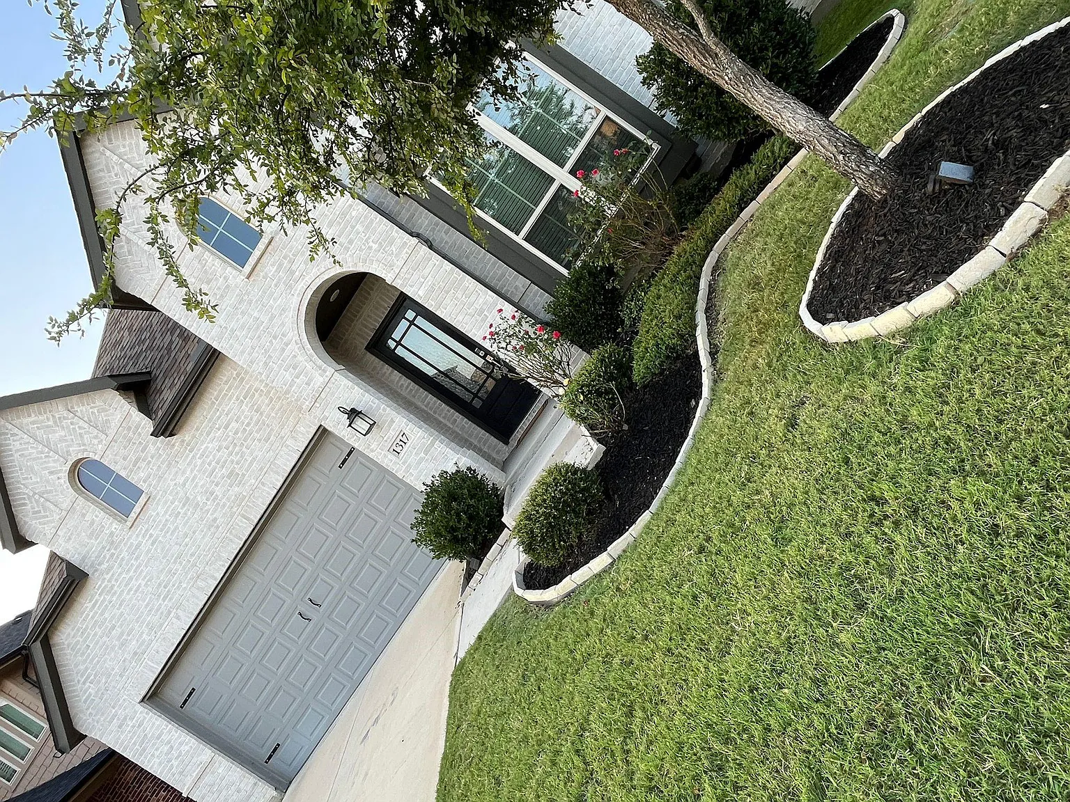 4 bed, 2624 sqft, $2,820 — Photo 2