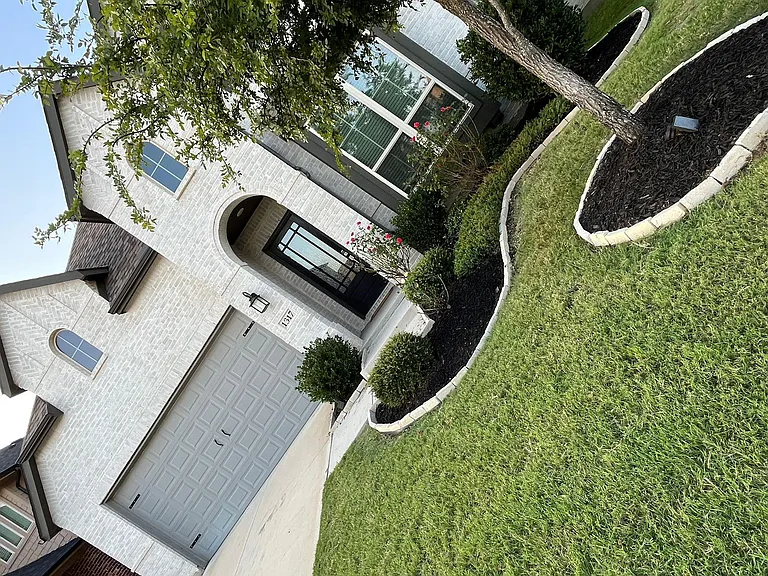 1317 Thrasher Dr — Photo 2