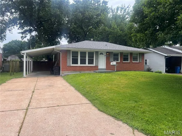 740 Crowder Dr, Florissant, MO 63031
