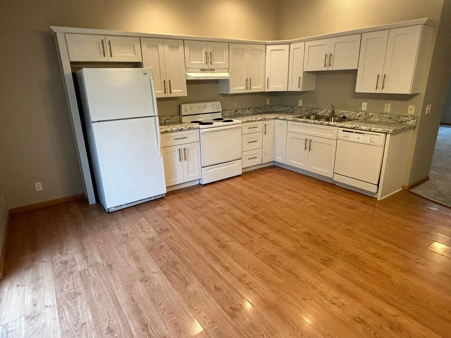 300 Off Move In Special** Spacious 3 Bedroom Townhome with Vaulted Ceilings, Fireplace & Attached... — Photo 2