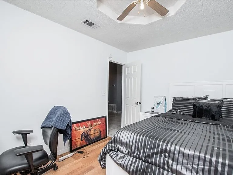 1410 Windsor Cir — Photo 14