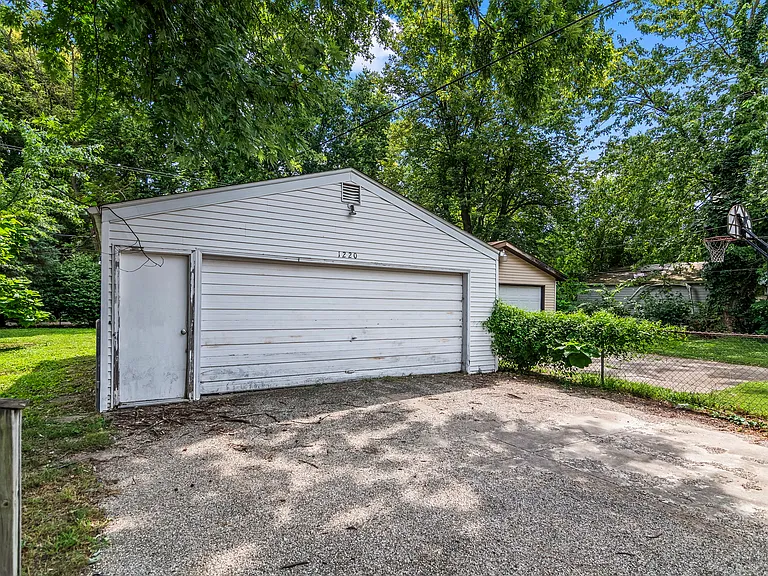 1220 N Bond St — Photo 29