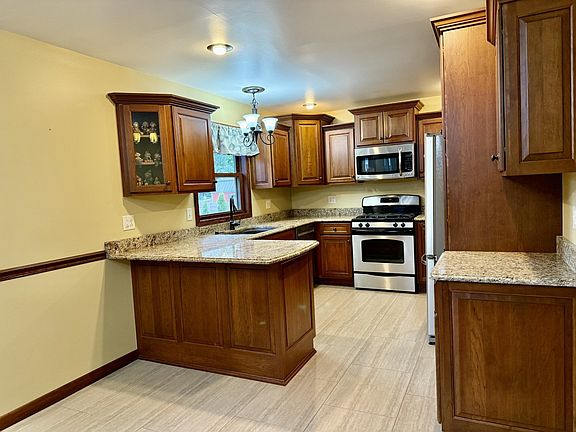 5th image of 27 Heather Dr