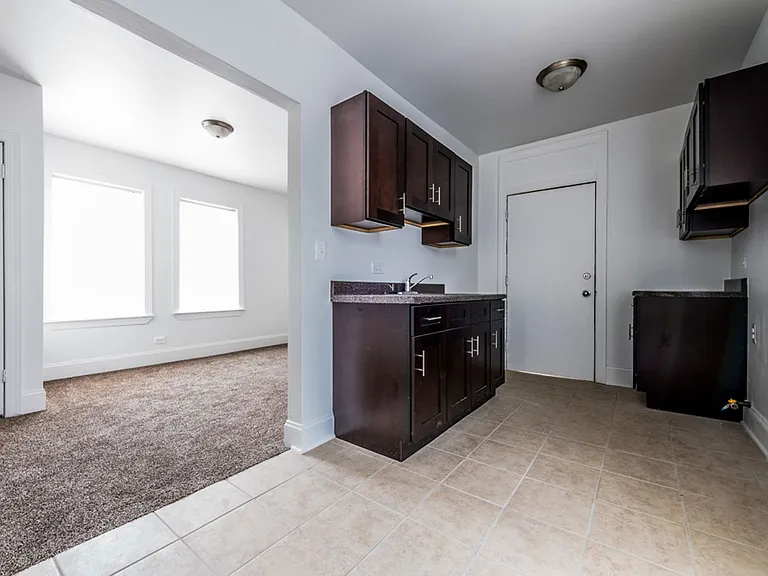 7812 S Emerald Ave — Photo 8