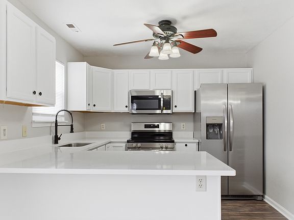 3rd image of 14960 Oak Rd