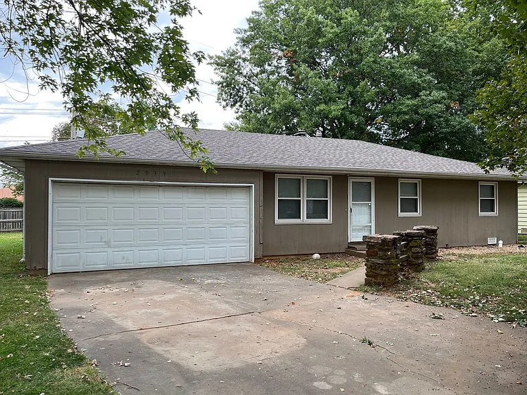 2935 S Roanoke Ave — Photo 2
