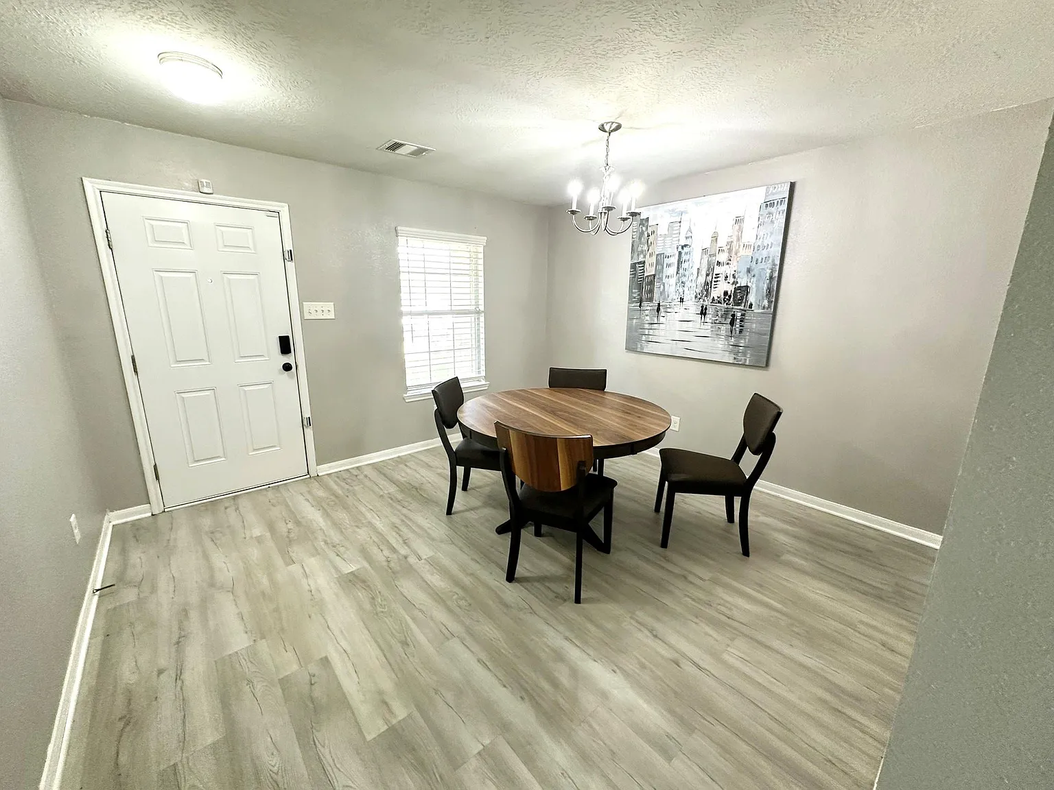 3 bed, 2.5 bath, 2178 sqft, $2,190 — Photo 2
