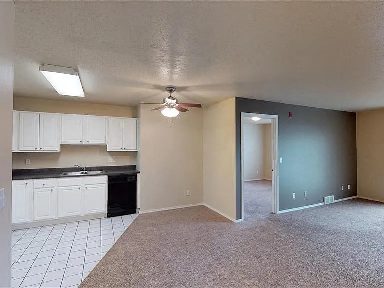 Sierra Vista Apartments — Photo 38