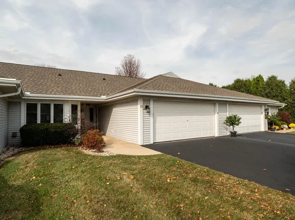 11035 North Mequon Square DRIVE, Mequon, WI 53092