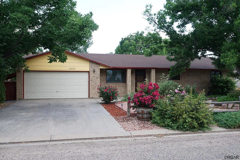 3030 Stratmoor Dr photo 1