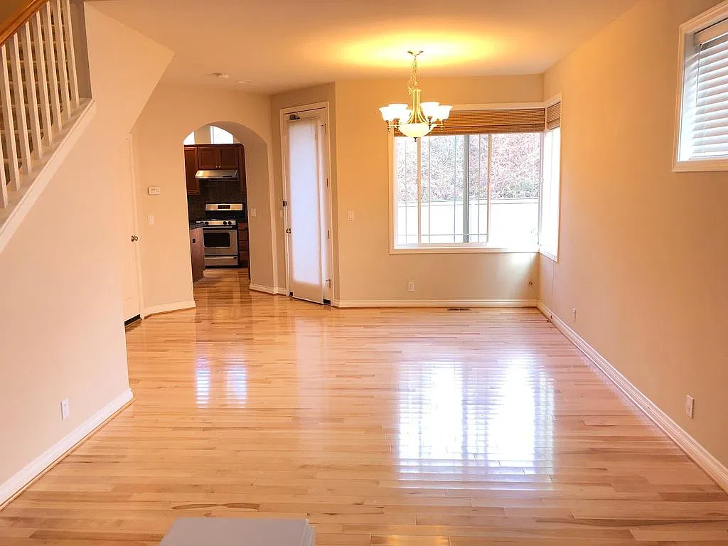 3 bed, 2.5 bath, 1800 sqft, $3,880 — Photo 2