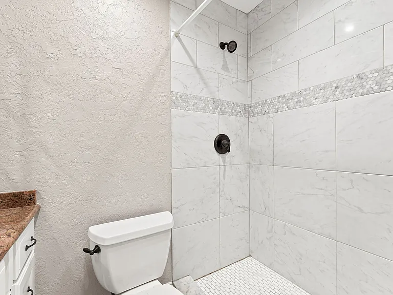 206 Ocean Dr — Photo 5