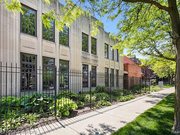 627 W Alexandrine St Unit 5 Detroit Mi 48201 Mls 2210036172 Zillow