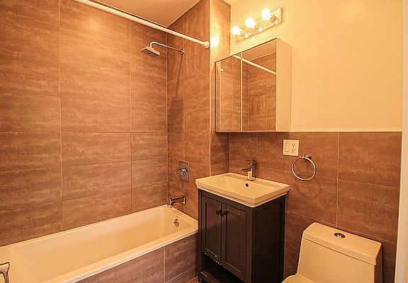 5th image of 226 Vernon Ave APT 2F