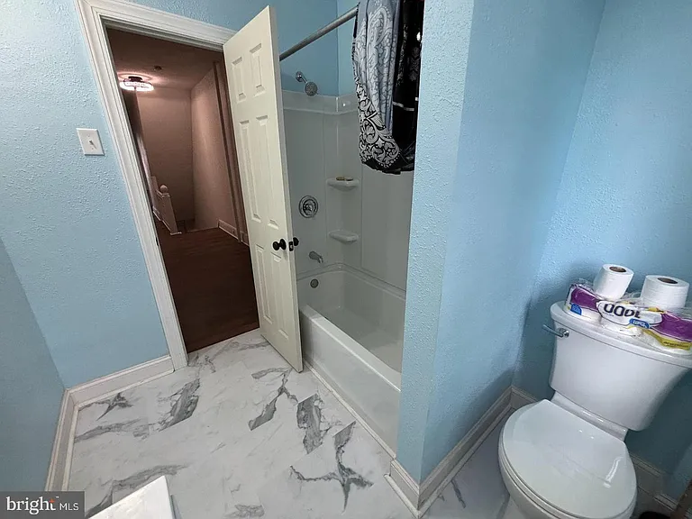 130 E 4th St #2 — Photo 8