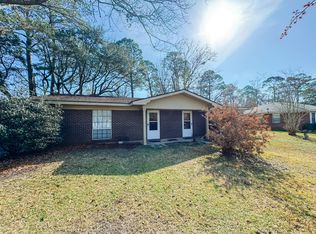 211 Eastland Blvd #B, Ocean Springs, MS 39564