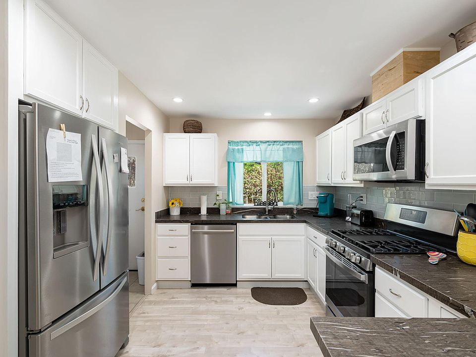 1st image of 73311 Puebla Dr