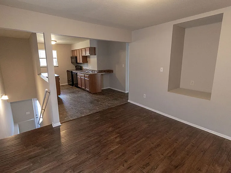 1011 W Ash St — Photo 4